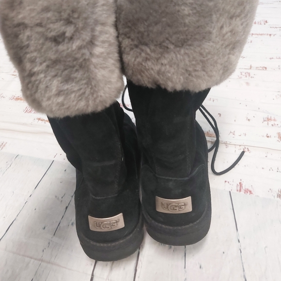 Fur trimmed UGG boots - Picture 5 of 5
